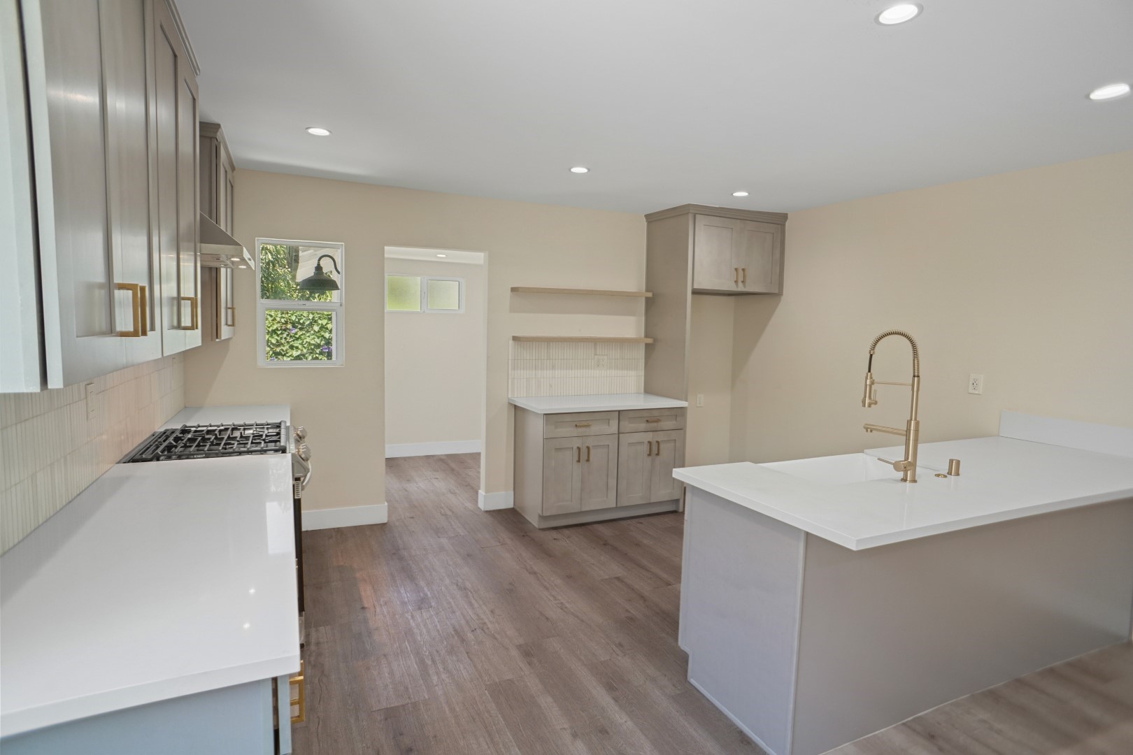 Kitchen to laundry transition